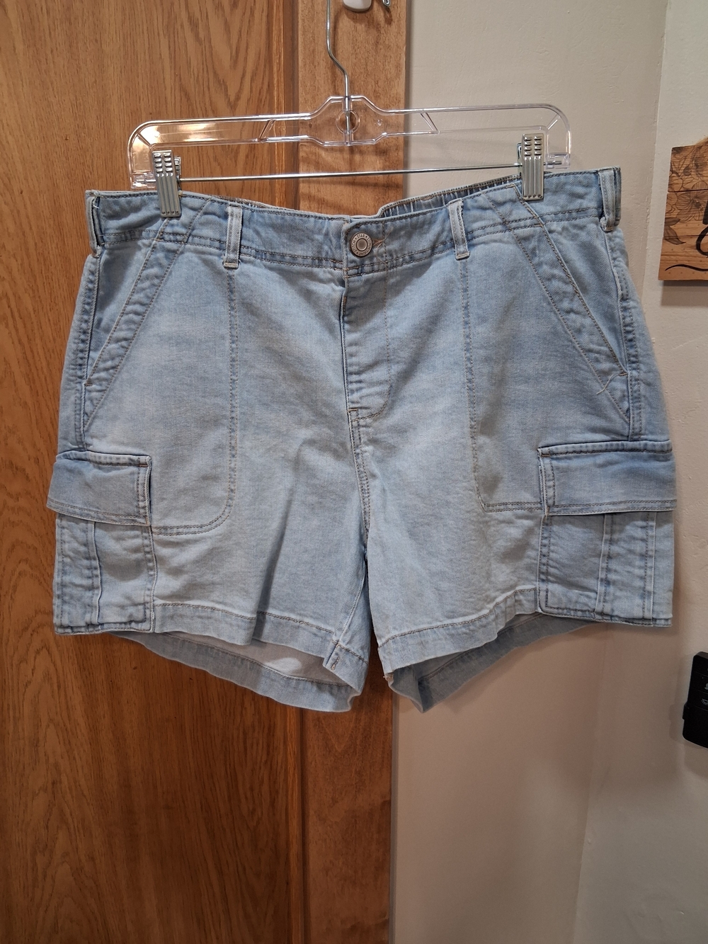 Light Wash Women's Cargo Denim Shorts - Casual Pocketed Style